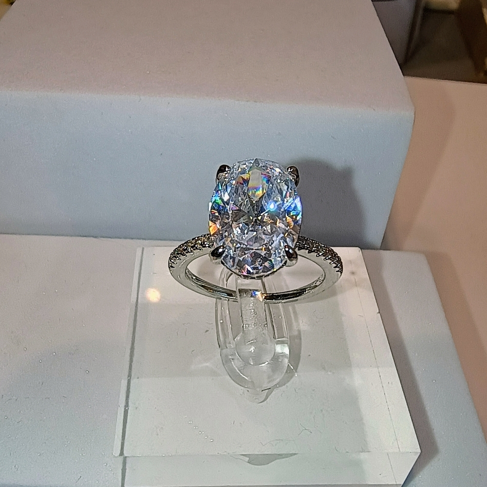 Fashion Jewelry Silver Sparkling Ring Size 7 - Picture 3 of 6